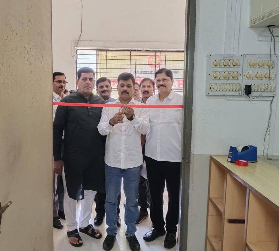 ३ ऑक्टोबर  ग्रंथ प्रदर्शनाचे मान्यवरांच्या शुभहस्ते उद्घाटन